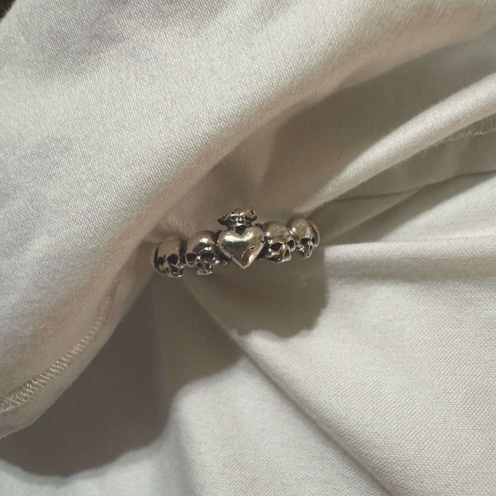 Etah Love Kiss of Death Ring Size 9